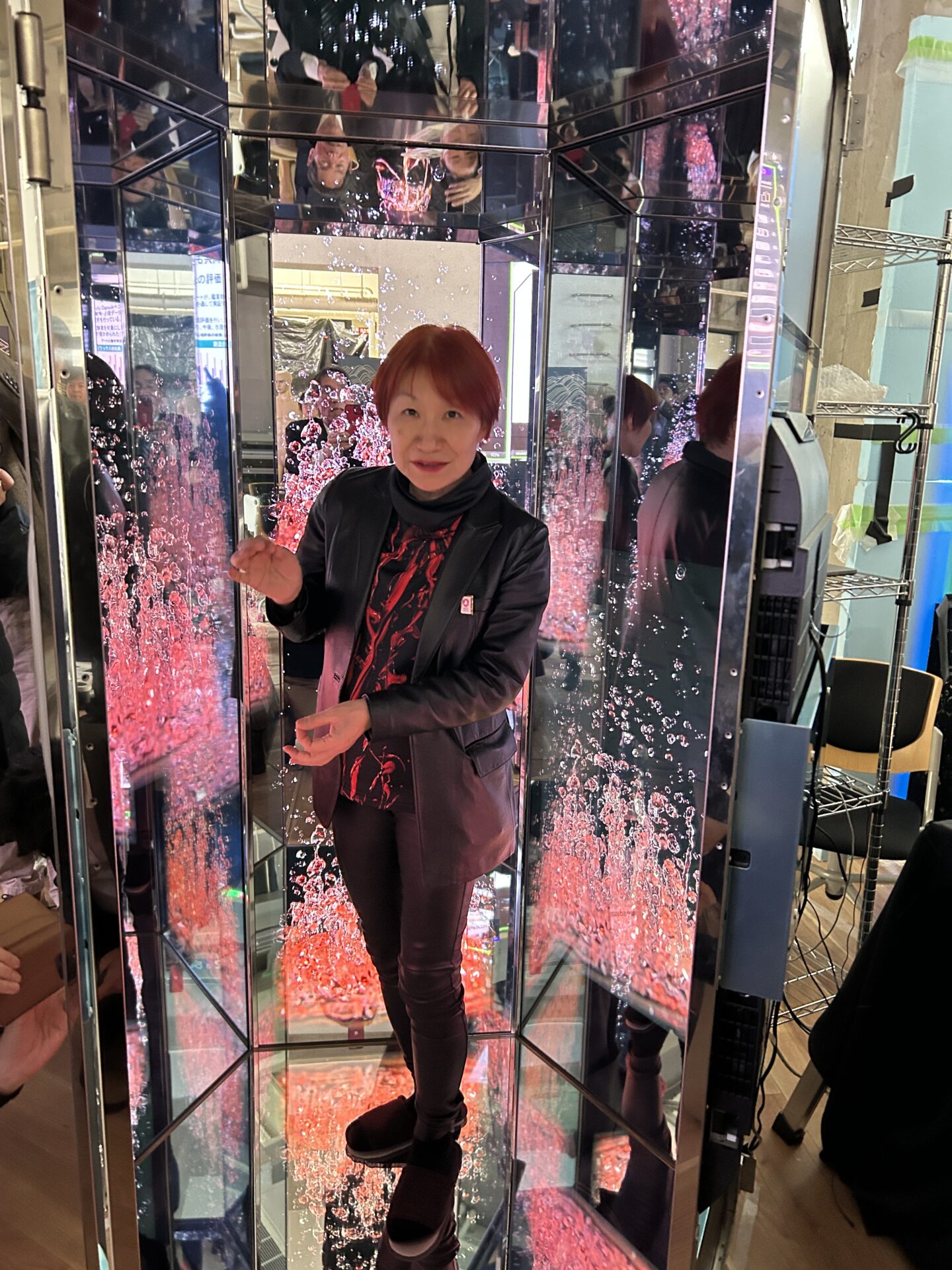 万博】生命の誕生と未来を疑似体験「Zero Gravity Art」 | WEB